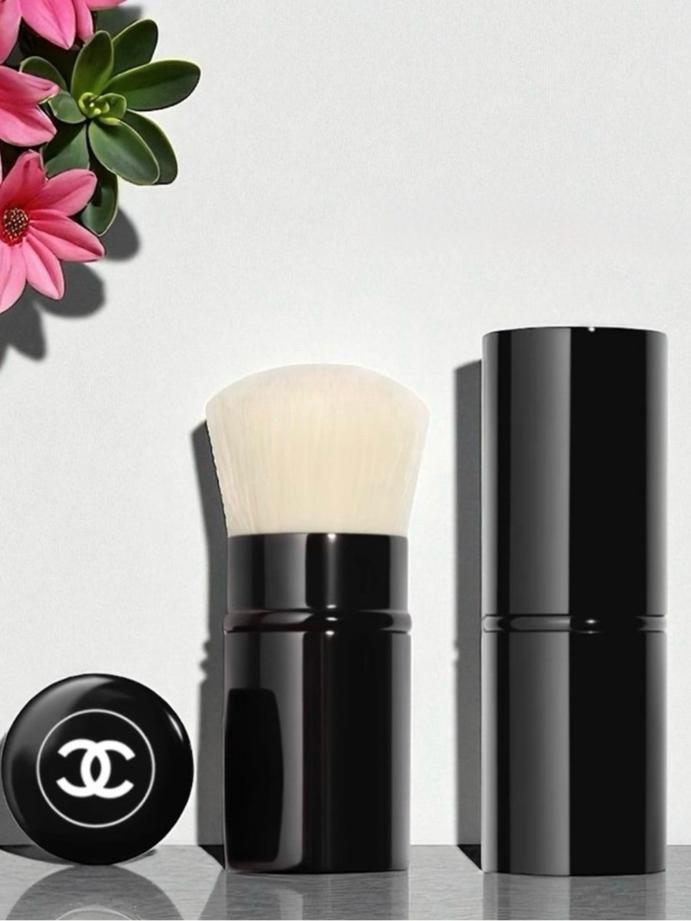 CHANEL Kabuki Brush Les Beiges in Cream